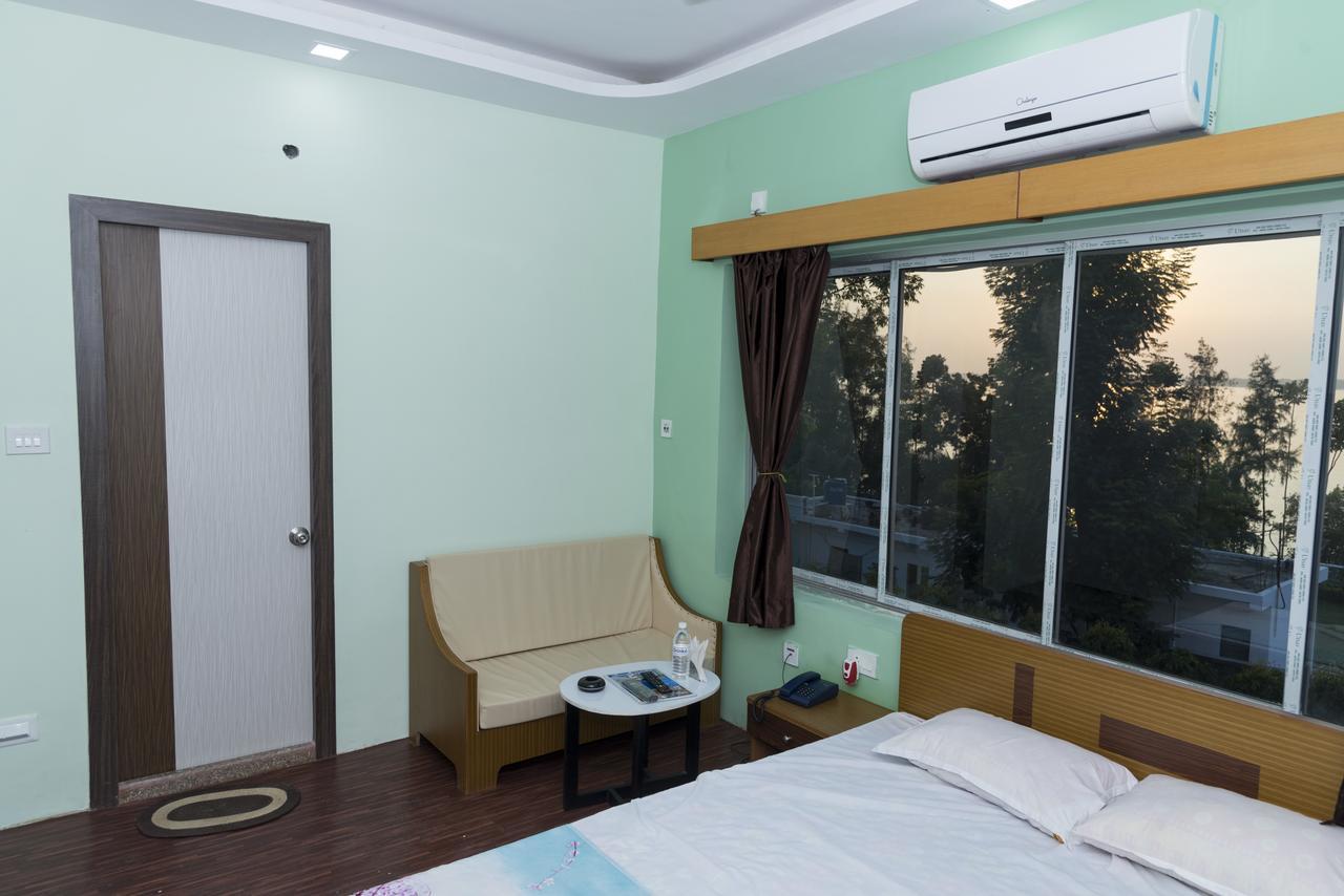 Rajhans Hotel & Resort Phalta Oda fotoğraf
