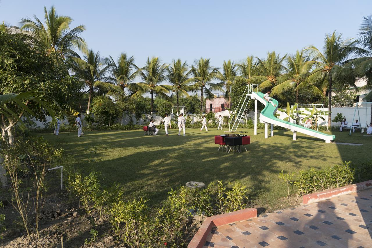 Rajhans Hotel & Resort Phalta Oda fotoğraf