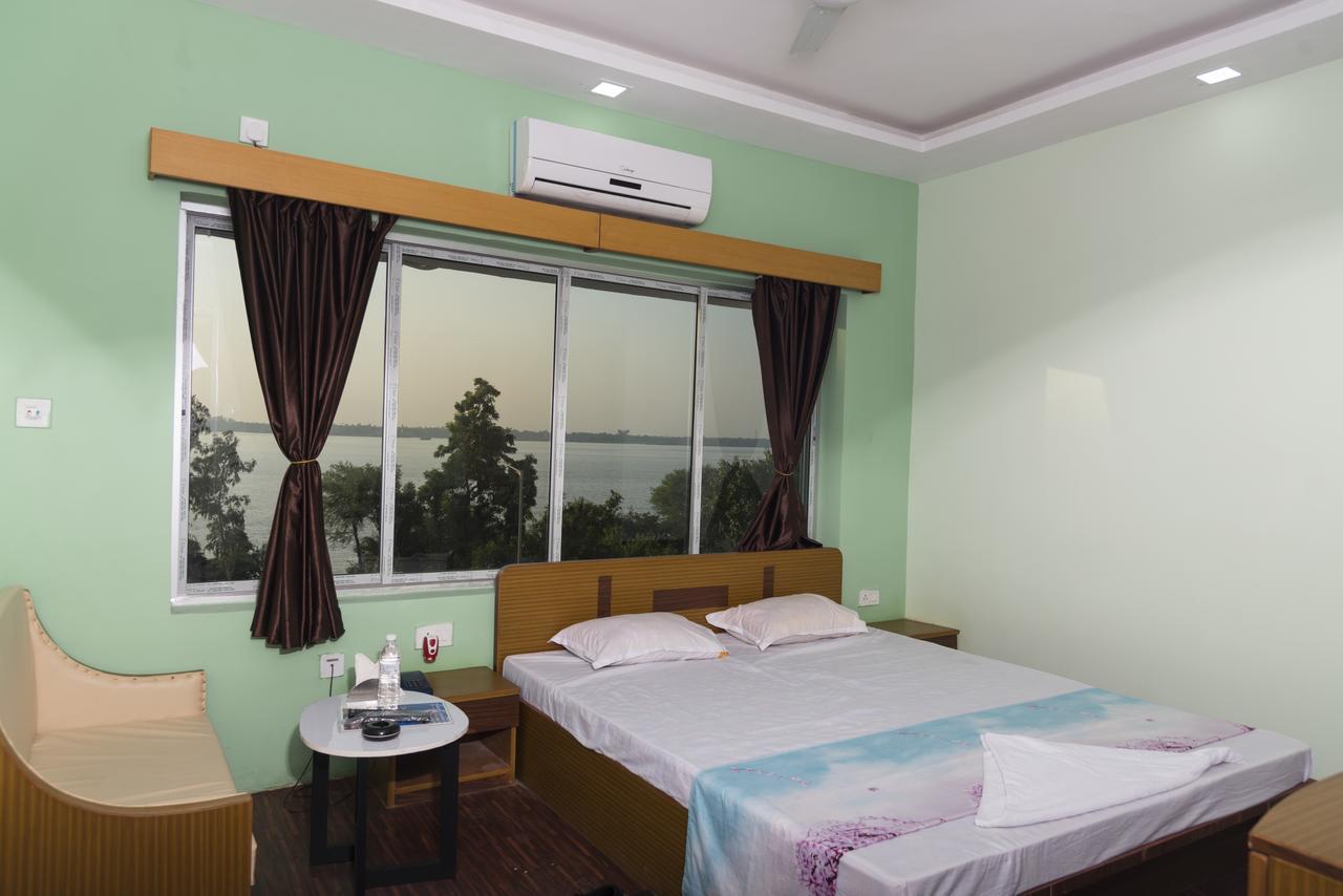 Rajhans Hotel & Resort Phalta Oda fotoğraf
